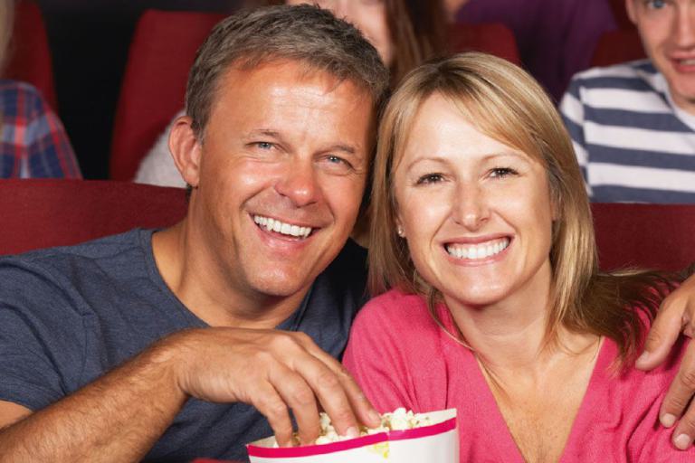 Mann und frau im Kino