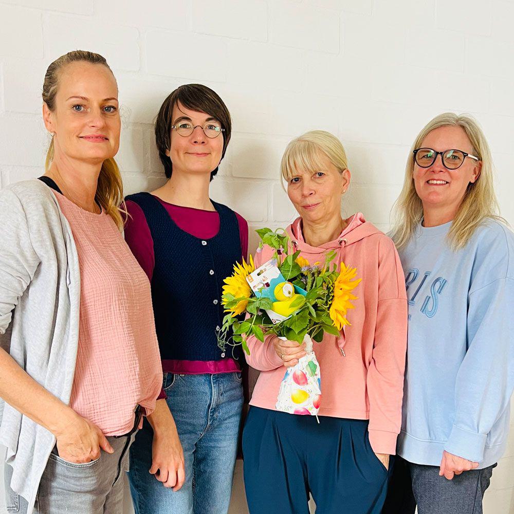 Frauengruppe mit Blumen