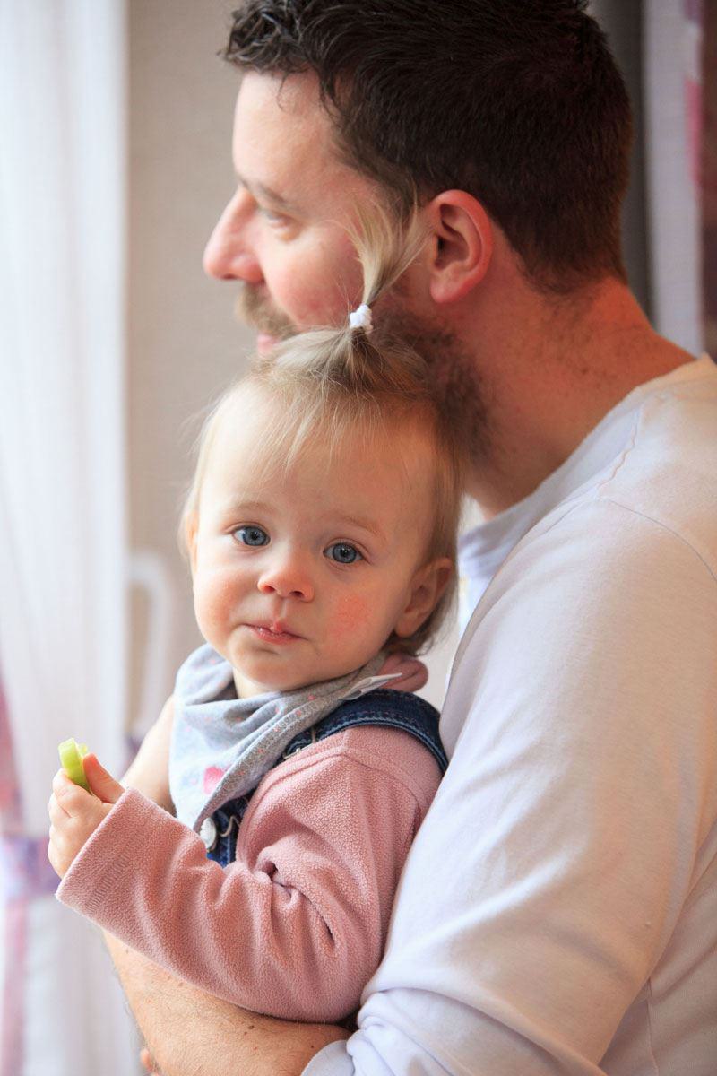 Vater mit kleinem Kind